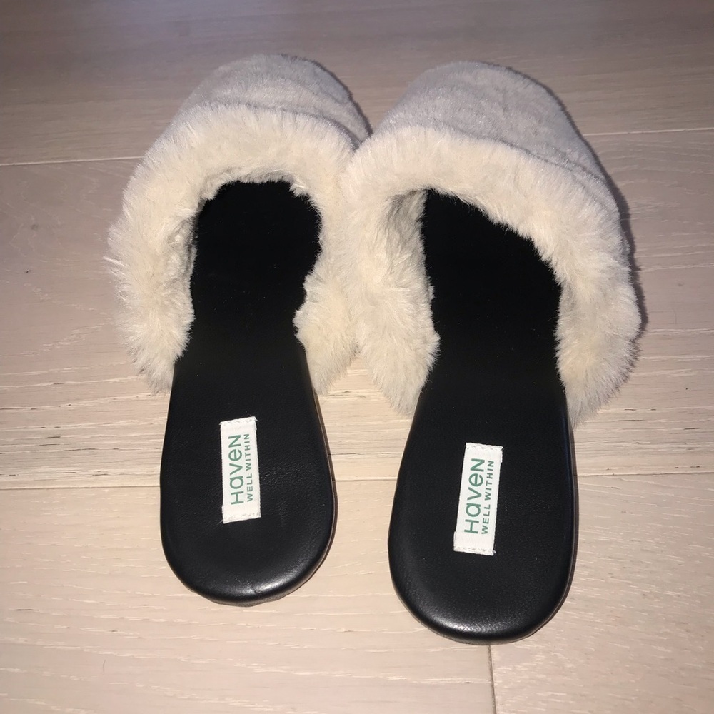 Haven Well Within Cream faux fur  Mules - Women's 7 - Picture 3 of 6